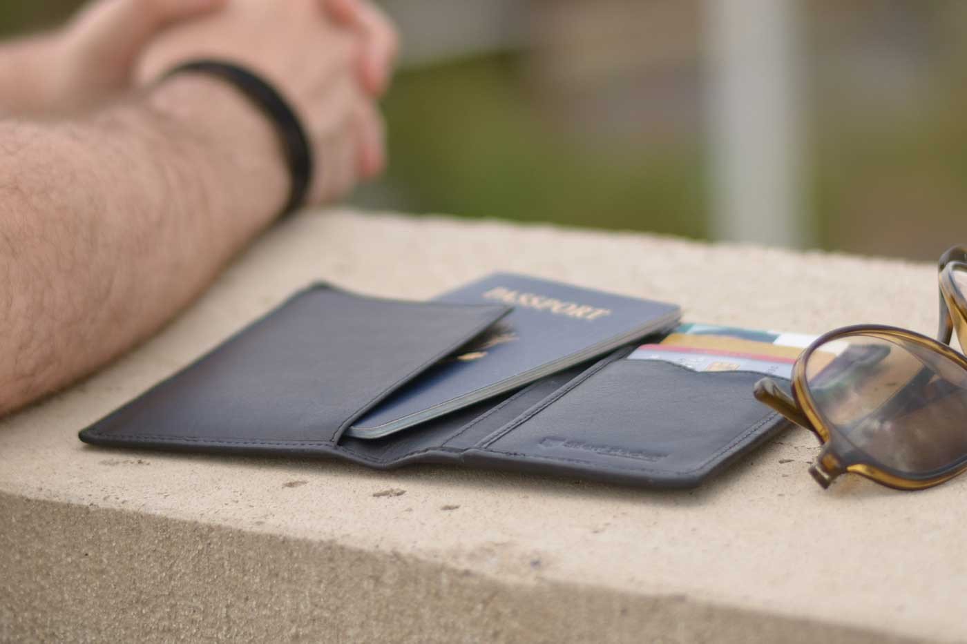 Silent Pocket – Passport Wallet