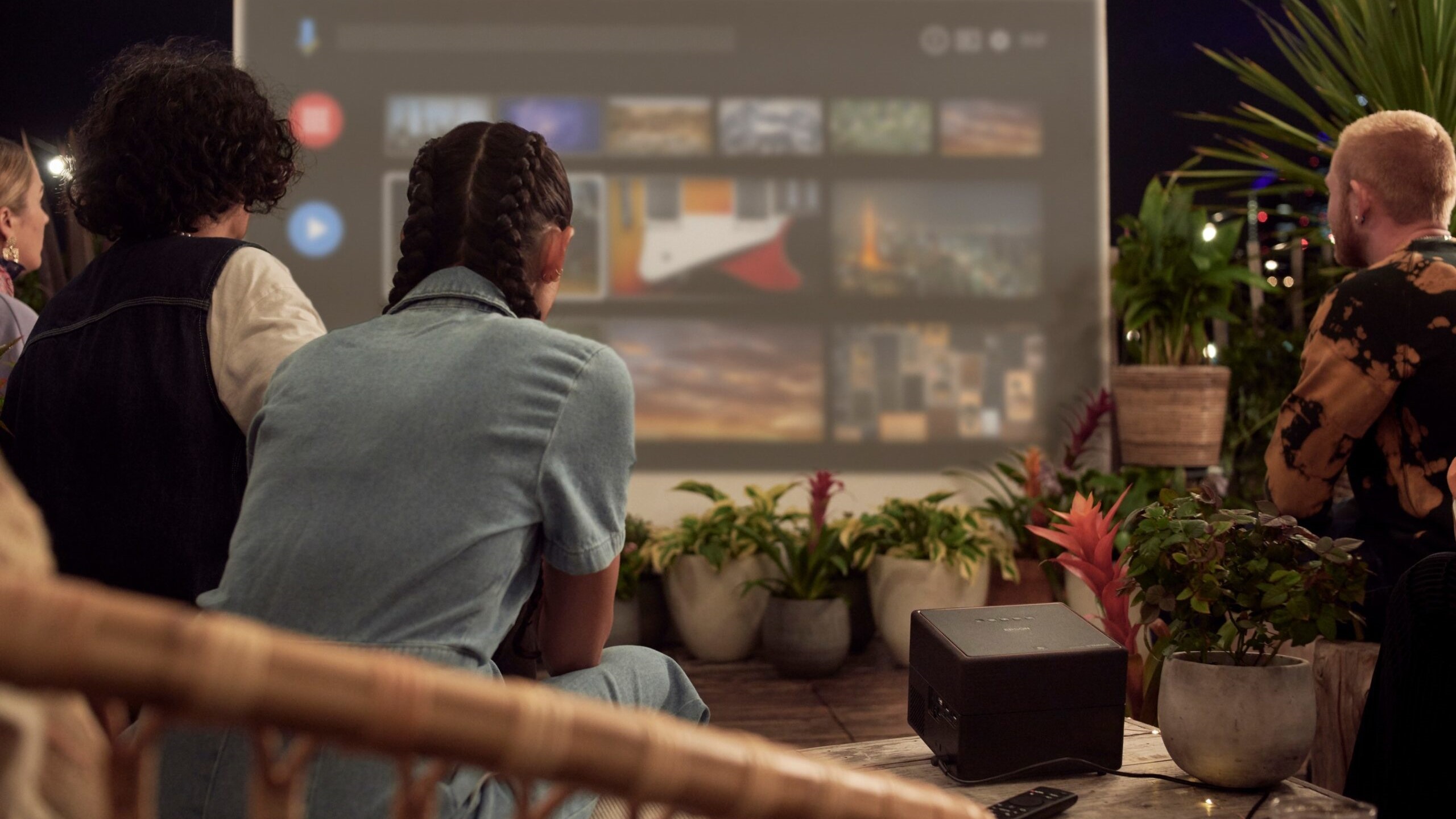 Epson EpiqVision Mini EF12 Smart Streaming Laser Projector