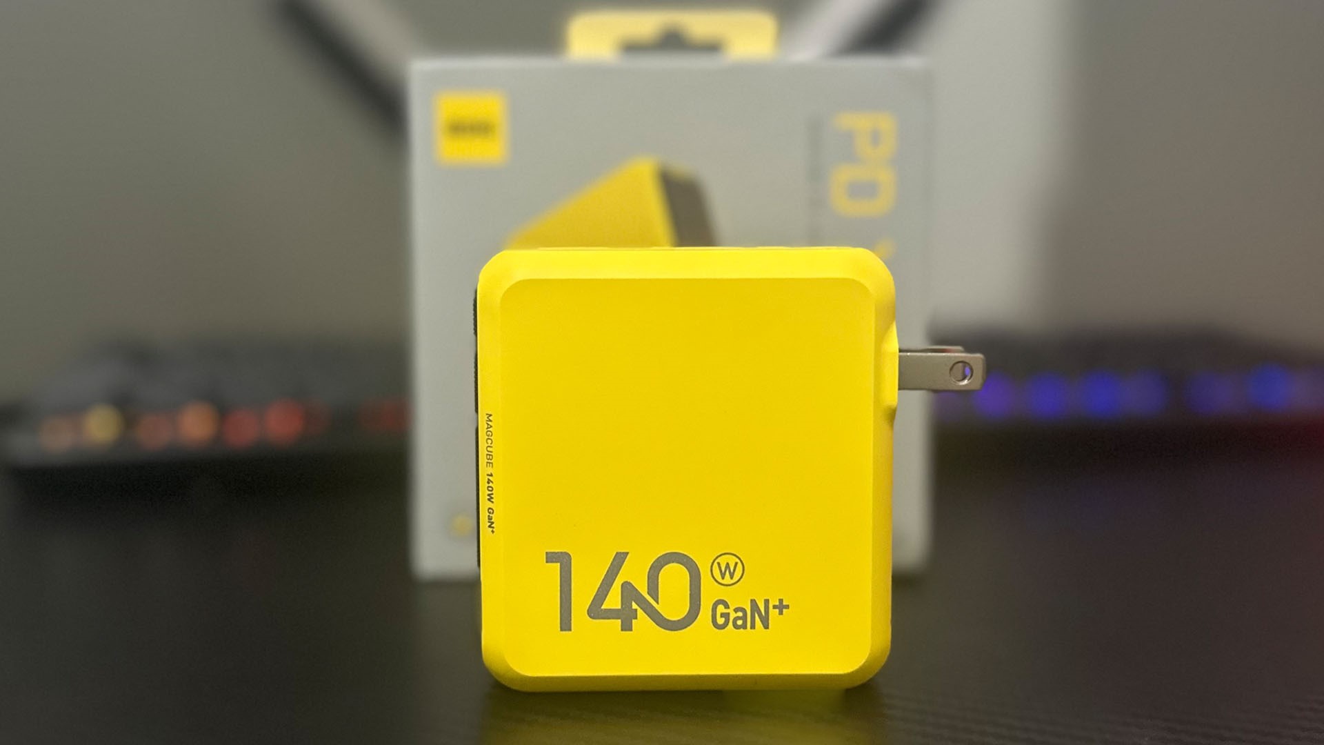 AOHI MagCube 140W GAN+ 3 Port Charger