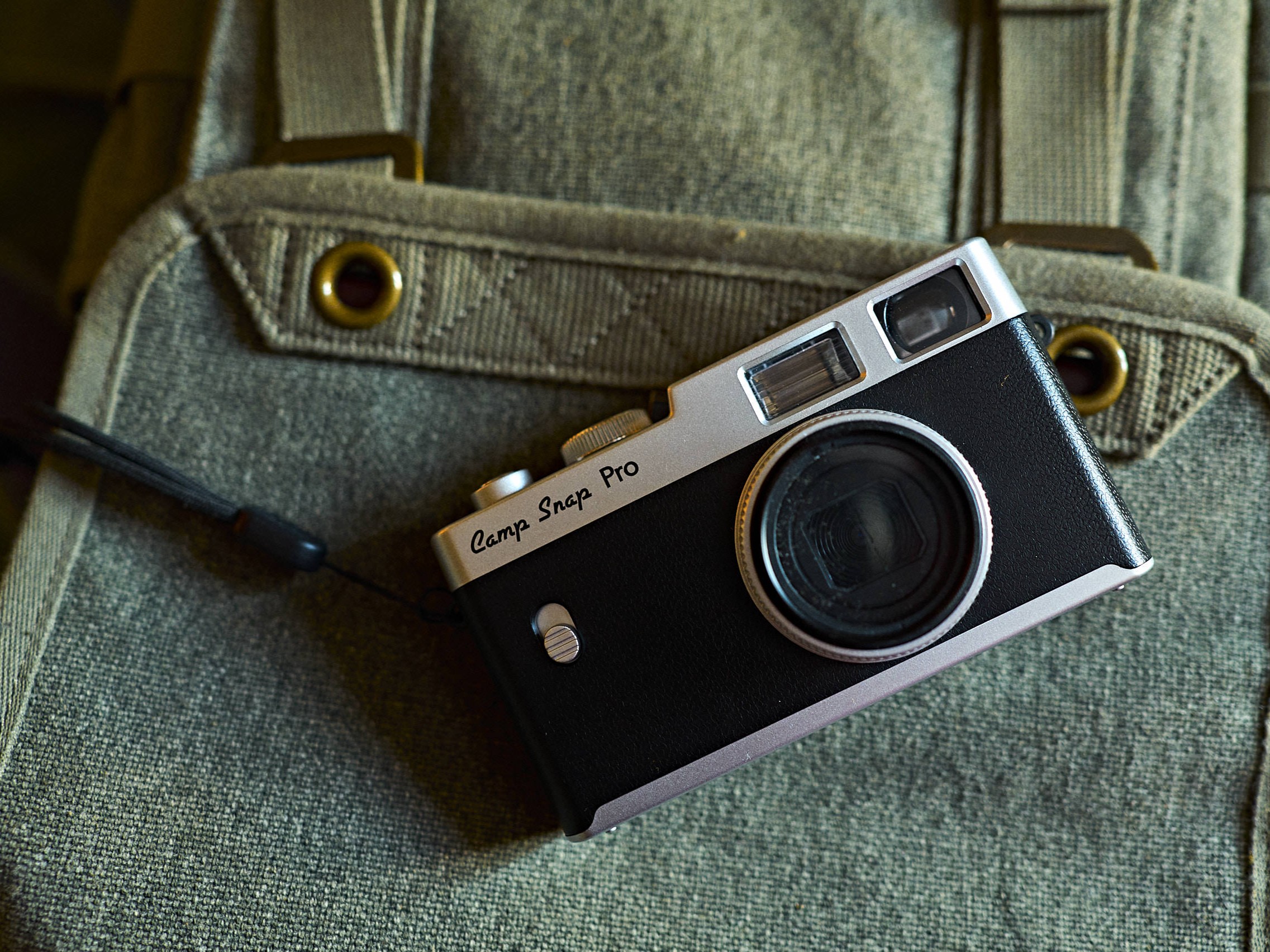 The Camp Snap CS-Pro Review: Aesthetic Nostalgia for the Modern Screen Sufferer