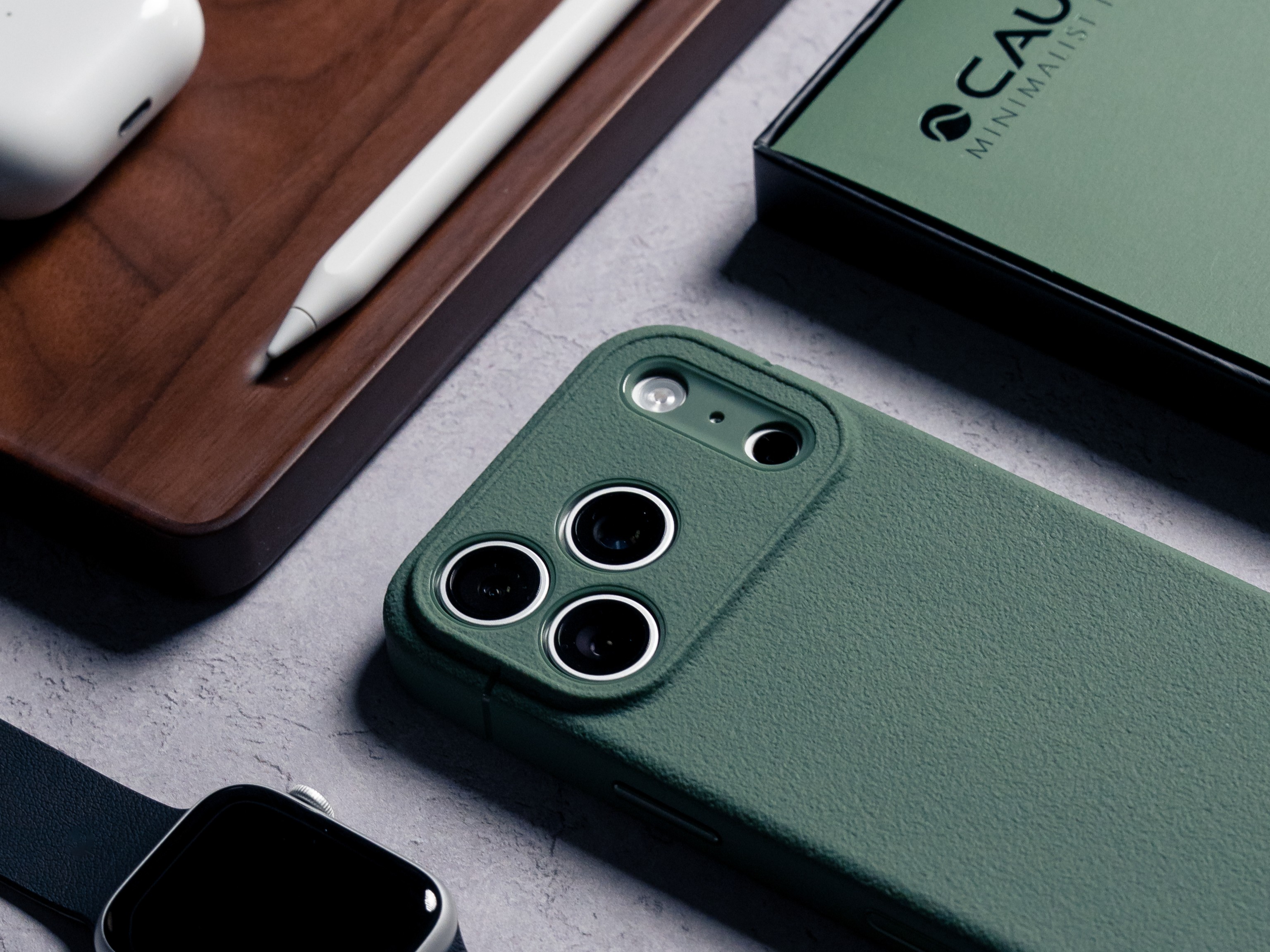 Minimalist Armor: A Thorough Review of Caudabe’s Top iPhone 17 Pro & Pro Max Cases
